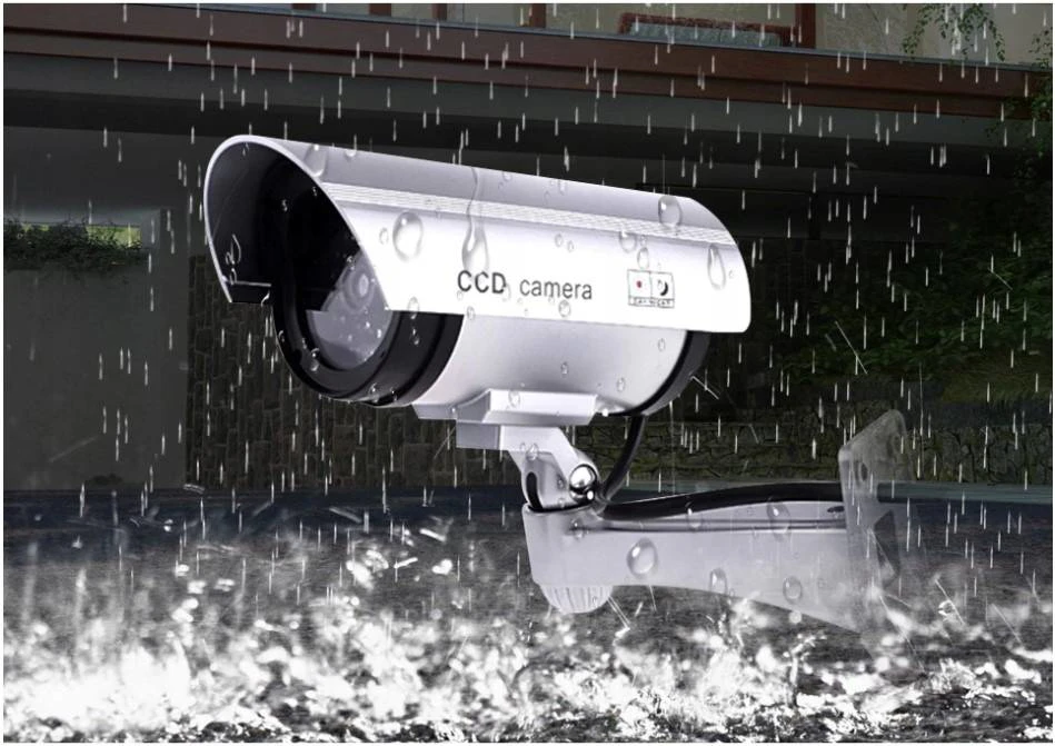 Dönthető, forgatható, vízálló valósághű álkamera - pulzáló piros LED-del a behatolók ellen