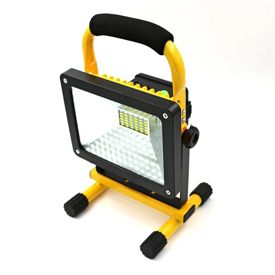 100W vízálló LED reflektor - 50.000 óra üzemidővel, tölthető akkumulátorral és 2400 lumen fényerővel
