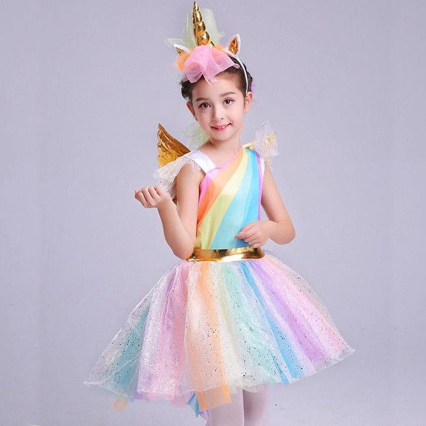 Farsangi unikornis jelmez kislányoknak szivárványszínű ruhával, fejdísszel és szárnyakkal - M méret - 120 cm magasságra